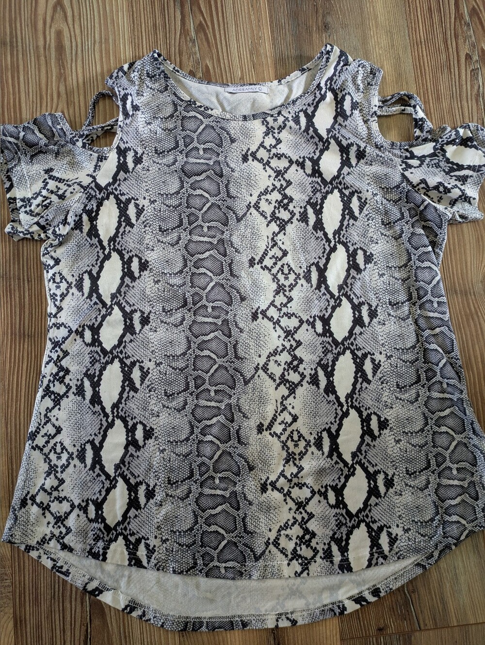 ADREAMLY Bundle of 2 Cold Shoulder Short Sleeve Tops Snake Print & Black Large - Picture 2 of 10